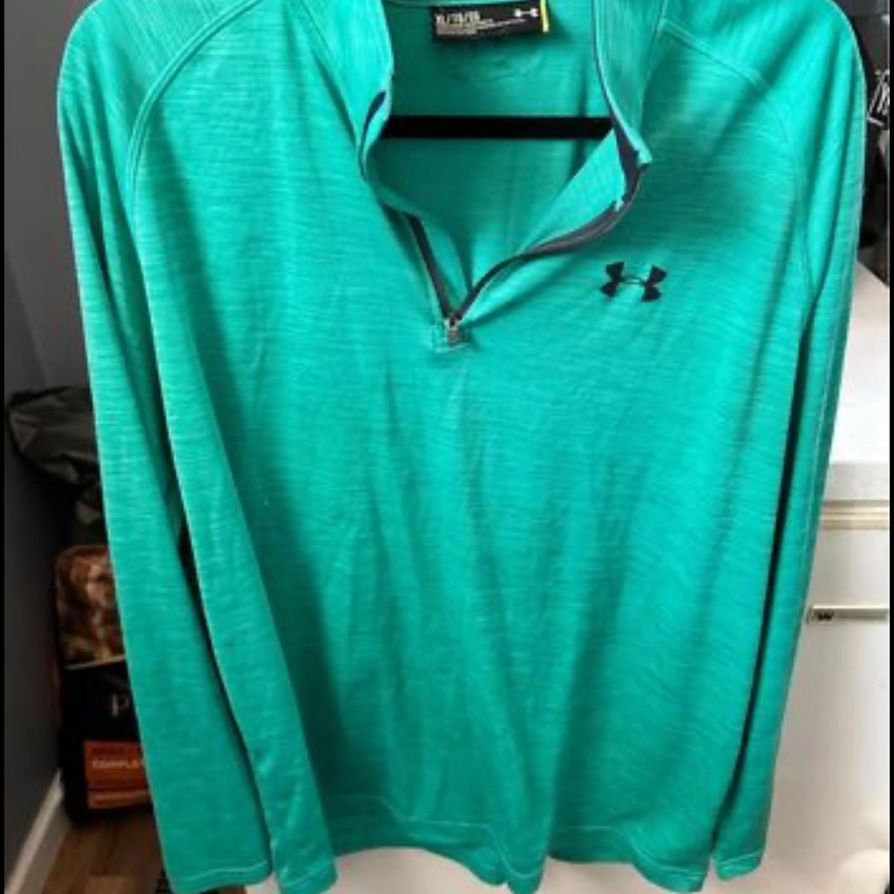 UA pullover